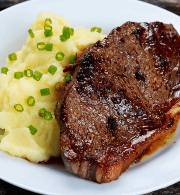 Carne rossa arrostita e vellutata di cavolfiore